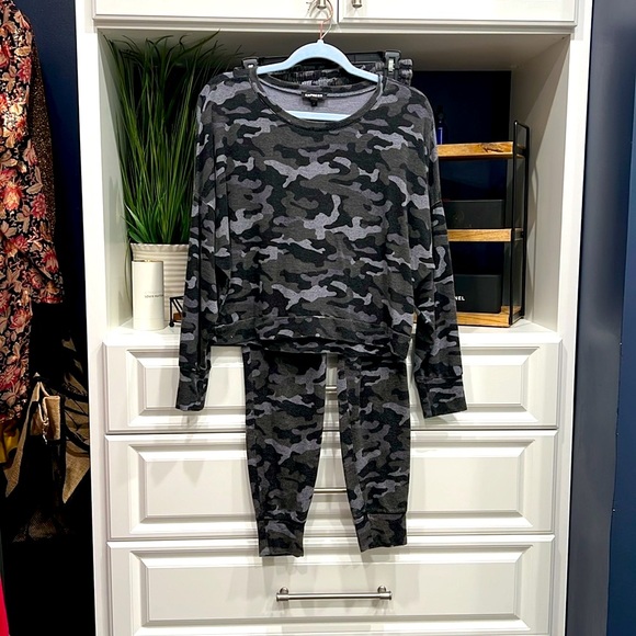 Express  Jogger set  gray black army fatigue Top Size S petite Bottom XS petite - Picture 1 of 10